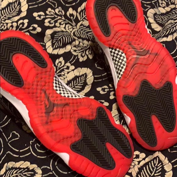 100% AUTHENTIC AIR JORDAN 11 RETRO (GS) - Picture 5 of 8
